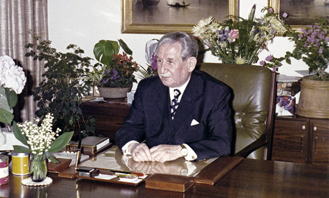 Rudolf Schäfer in seinem Büro